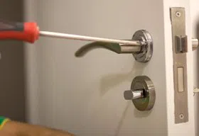 Providence Locksmith Service Providence, RI 401-424-9526 - 17a-Install-New-Lock